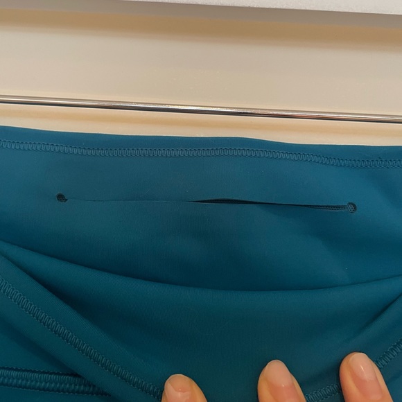 Lululemon Size 6 BUNDLE - Mastered Motion Cropped Tank and In Movement Shorts - Picture 10 of 11